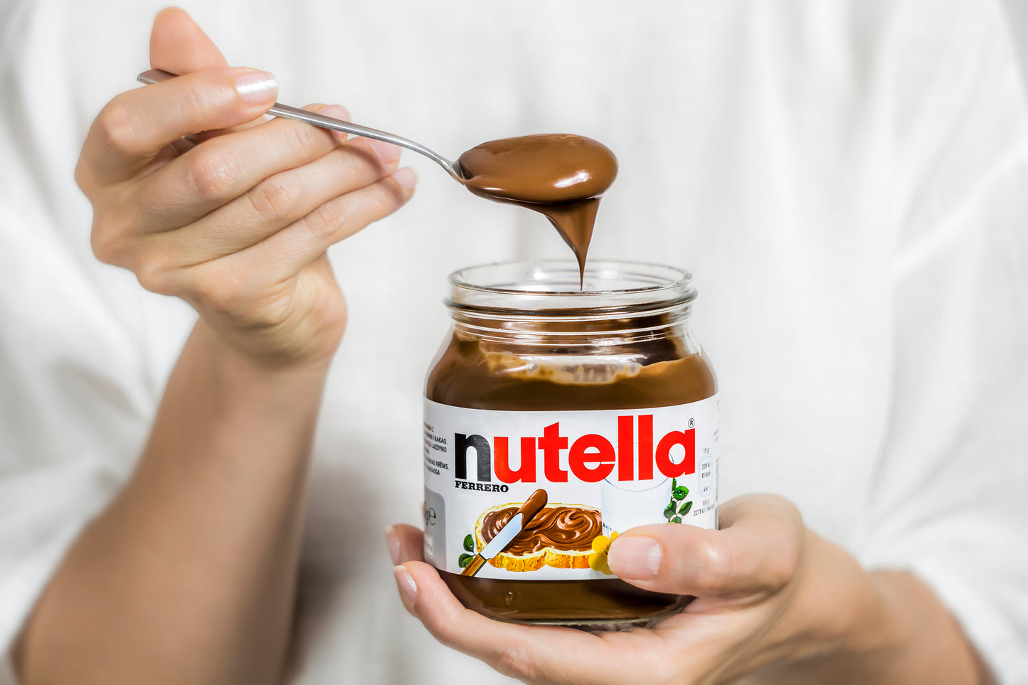 Nutella Ferrero Brotaufstrich mit Haselnüssen und Kakao, 950 g